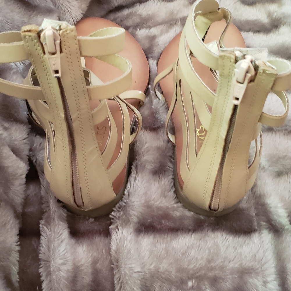 Gladiator Sandals with Zipper back - Picture 3 of 4
